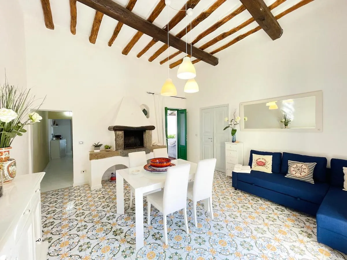 Villa Pomelia, Villa Nel Corso Di Santa Marina Salina A 50 Mt Dal Mare