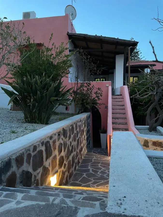 Villa Pomelia, Villa Nel Corso Di Santa Marina Salina A 50 Mt Dal Mare Konukevi